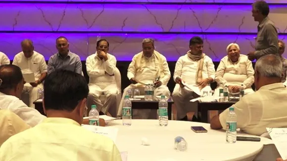 ಸಿಎಂ ಎದುರಲ್ಲೇ ಸಚಿವರ ವಿರುದ್ಧ ತಿರುಗಿ ಬಿದ್ದ ಕಾಂಗ್ರೆಸ್​ ಶಾಸಕರು.. ಬೆನ್ನಲ್ಲೇ ಕಟ್ಟಪ್ಪಣೆ ಹೊರಡಿಸಿದ ಸಿದ್ದು..!