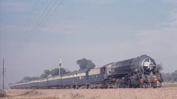 ಭಾರತದ ಮೊಟ್ಟ ಮೊದಲ ಎಸಿ ಟ್ರೇನ್ ಯಾವುದು ಗೊತ್ತಾ? ಎಲ್ಲಿಂದ ಎಲ್ಲಿಯವರೆಗೆ ಸಂಚಾರ ಮಾಡಿತ್ತು?
