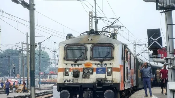 ಇದು ಭಾರತದ ಬಡವರ ರಾಜಧಾನಿ ಎಕ್ಸ್​ಪ್ರೆಸ್.. AC ಕೋಚ್​​ನಲ್ಲಿ ಪ್ರಯಾಣಿಕರಿಗೆ ಪ್ರತಿ ಕಿ.ಮೀಗೆ 68 ಪೈಸೆ ಖರ್ಚು