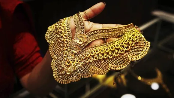 ಚಿನ್ನಾಭರಣ ಪ್ರಿಯರಿಗೆ ಖುಷಿ ಸುದ್ದಿ.. ಬೆಂಗಳೂರಿನಲ್ಲಿ 10 ಗ್ರಾಂಗೆ ಎಷ್ಟು ಇಳಿಕೆ?