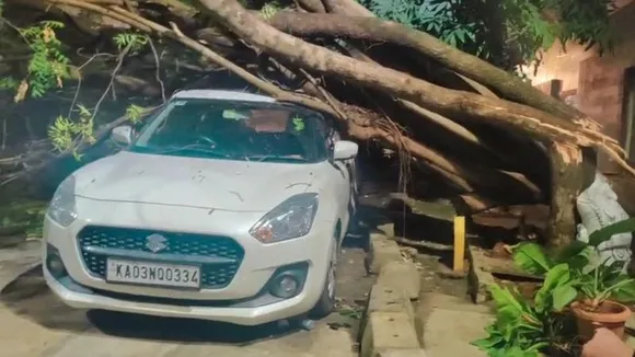 ಬೆಂಗಳೂರಲ್ಲಿ ಮಳೆಯ ಆರ್ಭಟ, ಧರೆಗುರುಳಿದ ಮರಗಳು.. ಎಲ್ಲೆಲ್ಲಿ ಏನೇನ್ ಆಗಿದೆ.. ಟಾಪ್- 10 ಫೋಟೋಸ್