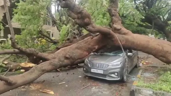 ಬೆಂಗಳೂರಲ್ಲಿ ಮತ್ತೆ ವರುಣನ ಅಬ್ಬರ.. ಮಳೆಯಿಂದ ಹಲವೆಡೆ ಅವಾಂತರಗಳು; ಎಲ್ಲಿ? ಏನಾಯ್ತು?