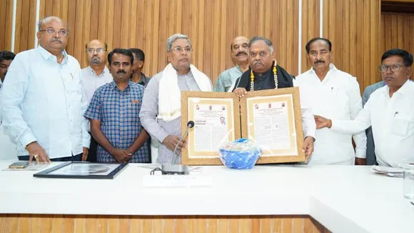 ಜೀವಮಾನ ಸಾಧನೆಗಾಗಿ ಪ್ರೊ. ಬಿ.ಕೆ ರವಿ ಅವರಿಗೆ ಮುಖ್ಯಮಂತ್ರಿ ಸನ್ಮಾನ; ಸಾಧಕರಿಗೆ ಪ್ರಶಸ್ತಿ ಪ್ರದಾನ