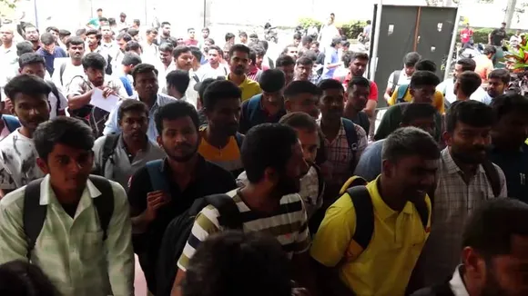KPSC ಮೈನ್ಸ್ ಪ್ರಶ್ನೆ ಪತ್ರಿಕೆ ಲೀಕ್ ಆರೋಪ.. ಬೆಂಗಳೂರಲ್ಲಿ ಭಾರೀ ಗಲಾಟೆ..!