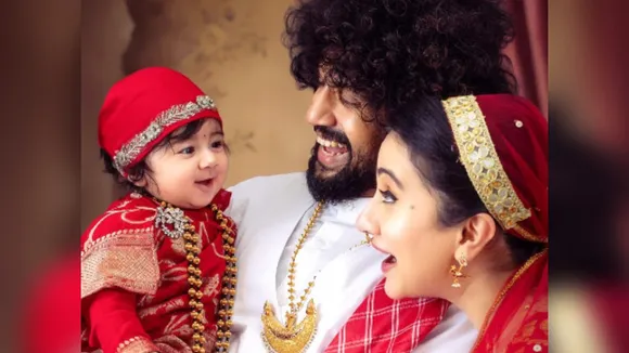 ನಟಿ ಕಾರುಣ್ಯ ಕೈಯಲ್ಲಿದೆ ಸ್ಟಾರ್​ ಜೋಡಿಯ ಕ್ಯೂಟ್​ ಮಗು.. ಯಾರದು ಗೆಸ್​ ಮಾಡಿ ನೋಡೋಣ!