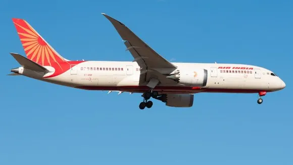 100 ಪ್ರಯಾಣಿಕರಿದ್ದ ಏರ್​ ಇಂಡಿಯಾ ವಿಮಾನಕ್ಕೆ ಪಕ್ಷಿ ಡಿಕ್ಕಿ.. 9 ವಿಮಾನಗಳ ಹಾರಟ ರದ್ದು!