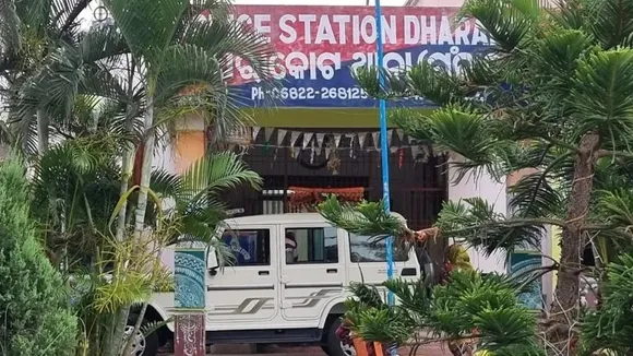 ಇಬ್ಬರು ವ್ಯಕ್ತಿಗಳಿಗೆ ಭಾರೀ ಅವಮಾನ.. ಬಾಯಲ್ಲಿ ಹುಲ್ಲು, ಅರ್ಧ ತಲೆ ಬೋಳಿಸಿ ಹಿಂಸೆ!