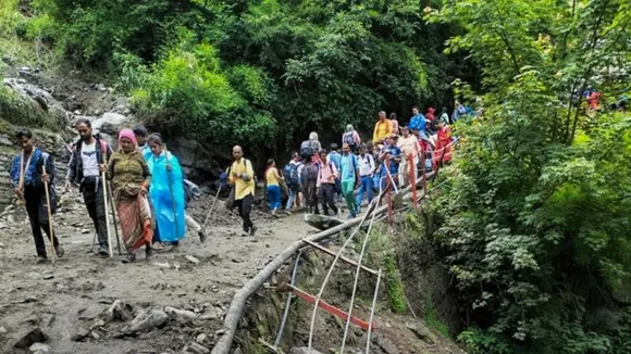 ಕೇದಾರನಾಥ ಯಾತ್ರಿಕರ ಮೇಲೆ ಉರುಳಿ ಬಿದ್ದ ಬಂಡೆಗಳು.. ಜೀವ ಬಿಟ್ಟ ಇಬ್ಬರು, ಮೂವರು ಗಂಭೀರ