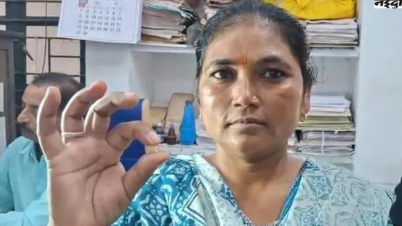 ಲಕ್ ಅಂದ್ರೆ ಇದು ಅಲ್ಲವೇ..! ಸತತ 2 ವರ್ಷ ಶ್ರಮ, ಛಲ ಬಿಡದ ಮಹಿಳೆಗೆ ಸಿಕ್ಕ 2.69 ಕ್ಯಾರೆಟ್ ವಜ್ರ