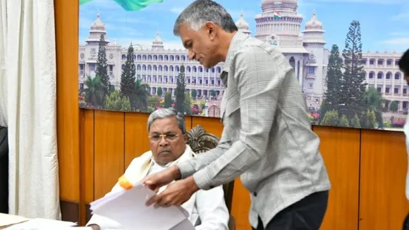 ರಾಜಸ್ವ ಹೆಚ್ಚಿಸಿಕೊಳ್ಳಲು ಸಿದ್ದರಾಮಯ್ಯ ಸರ್ಕಸ್; ಸ್ಟಾಂಪ್ ಡ್ಯೂಟಿ ಏರಿಕೆಗೆ ನಿರ್ಧಾರ.. ಯಾರ ಜೇಬಿಗೆ ಕತ್ತರಿ..?