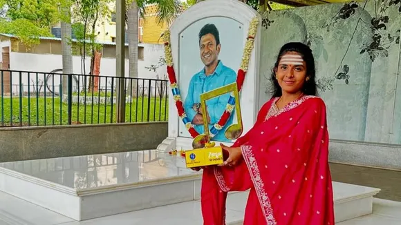 ಸರಿಗಮಪ ಟ್ರೋಫಿ ಹಿಡಿದು ಪುನೀತ್ ಸಮಾಧಿಗೆ ಭೇಟಿ ನೀಡಿದ ಬೀದರ್​ನ ಶಿವಾನಿ; ಫೋಟೋಸ್​ ಇಲ್ಲಿವೆ!