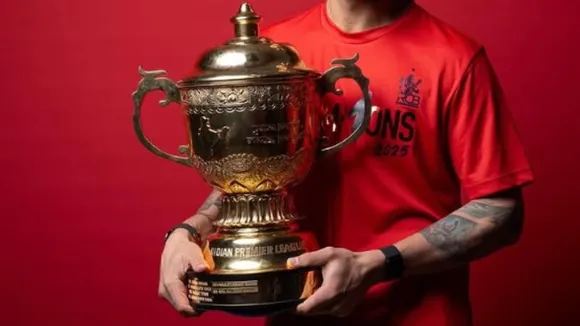 RCB ಕಪ್ ಹೊತ್ತು ಬಂದ ಗಣಪ.. ಆರ್​ಸಿಬಿ ಅಭಿಮಾನಿಗಳು ಓದಲೇಬೇಕಾದ ಸ್ಟೋರಿ..