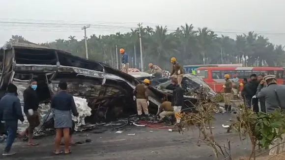 chitradurga-district-between-hiriyuru-sira-seabird-bus-accident_massive-bus-tragedy_11-2025-12-25-07-49-53