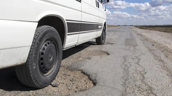 Cratered roads add to Bengaluru’s traffic woes- traffic police raise concern