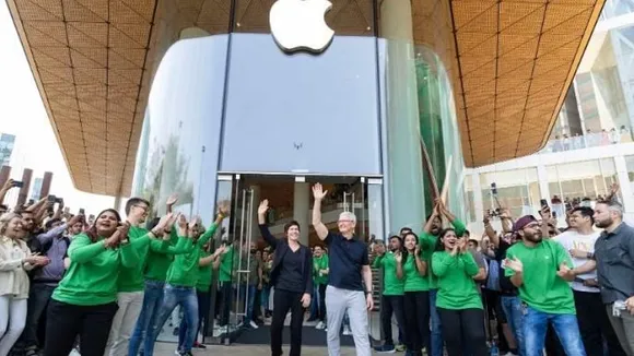 Ahead of launch, Apple customers make a beeline outside stores