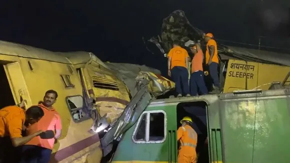 Andhra Pradesh: 11 dead as 5 coaches along Howrah-Chennai line get derailed