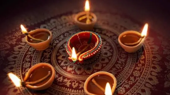 Bengaluru: Netizens argue over Diwali bonus based on apartment's WhatsApp group chat
