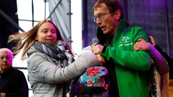 Man snatches mic from Greta Thunberg on stage for airing pro-Palestine views