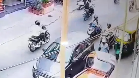 Bengaluru: Auto driver flees the spot after deadly accident