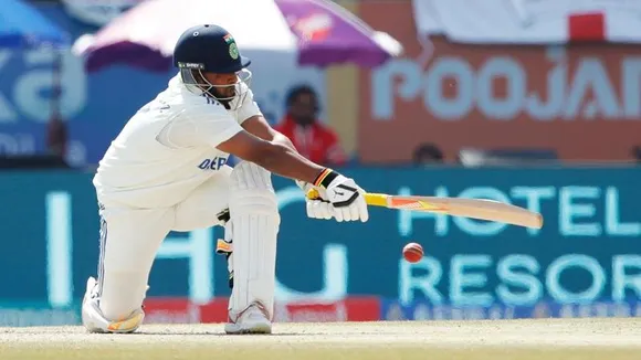 Sarfaraz Khan apologises to Sunil Gavaskar for rash shot