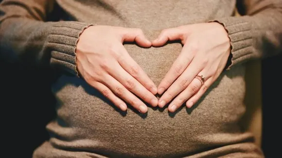 Exploring the boundaries of late parenthood: Balancing risks and rewards