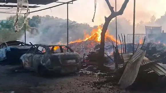 Bengaluru: Car washroom and garment factory consumed by fire in Electronic City