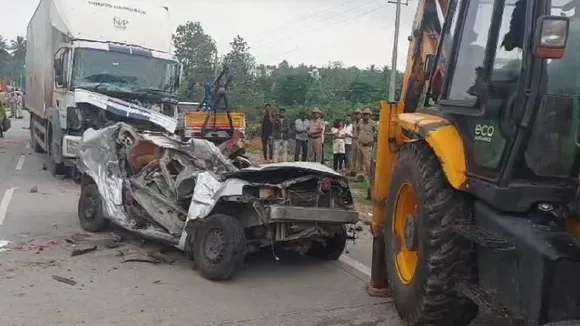 Karnataka: Collision between truck and car results in the death of 6 people