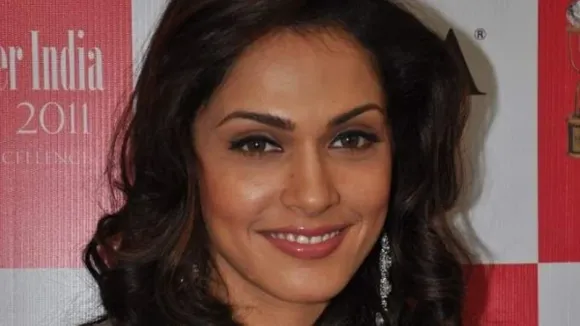 I felt uncomfortable when I was working with elderly heroes: Isha Kopikkar