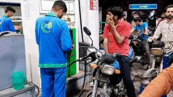 Karnataka: Opposition leaders lash out at state government over increase in price of petrol and diesel