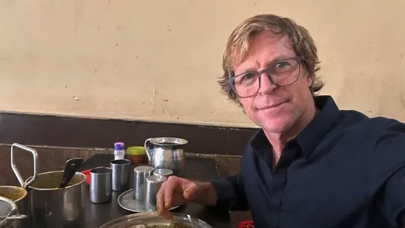 Problem of plethora? Jonty Rhodes finds it difficult to choose food in Bengaluru