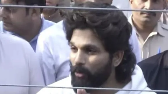 Allu Arjun reunites with family amid emotional scenes