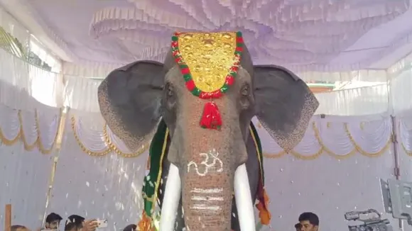 Shilpa Shetty gifts robotic elephant to Rambhapuri Math in Karnataka