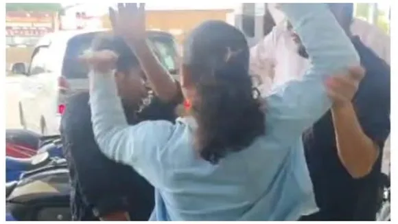 Bengaluru: Young woman confronts man over verbal abuse on FriendsApp, incident caught on cam