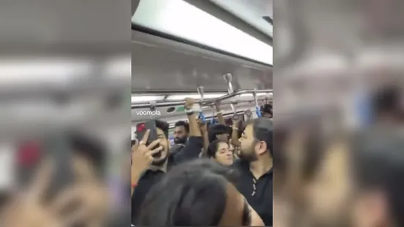 Bengaluru: Fans of Diljit Dosanjh sing 'Ikk Kudi' song as they take metro ride