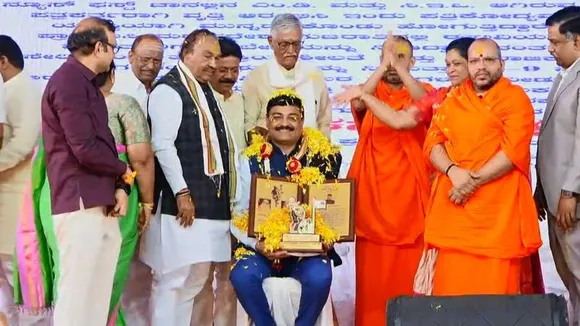 MD and CEO of NewsFirst, Ravikumar, honoured with KanakaRatna Award