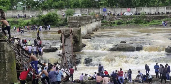 Pune: Bridge collapse over Indrayani River claims six lives, rescue operations underway