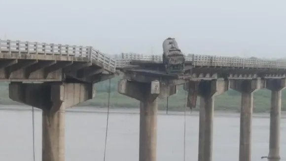 Three dead after bridge collapse in Gujarat’s Vadodara district
