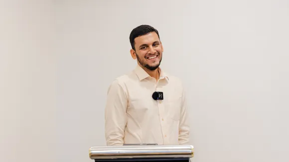 Ali Lokhandwala leading Amazon coaching session for Indian e-commerce sellers symbolizing mentorship and growth