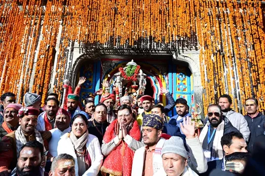 Chief Minister Pushkar Singh Dhami offering prayers at the Kedarnath temple during the winter closing ceremony.