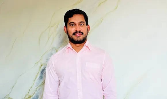 Illustration of autonomous AI-powered data engineering with cloud pipelines, dashboards, and monitoring.