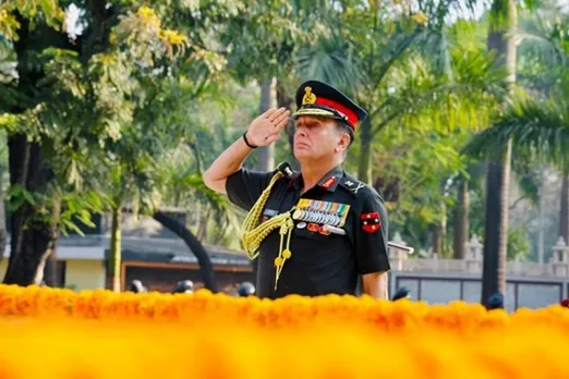 Lt Gen Dhiraj Seth laying wreath at Southern Command War Memorial during Vijay Diwas 2025 Pune