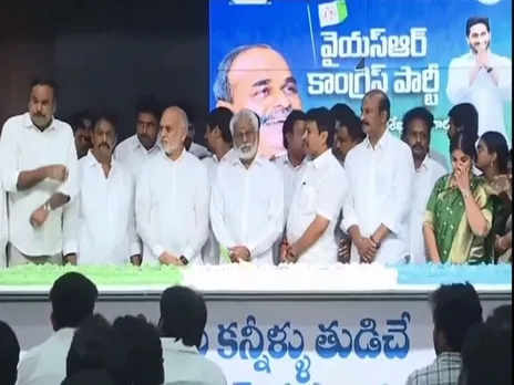 YSRCP Leaders Celebrate 76th Birth Anniversary of Former CM (Photo/ANI)