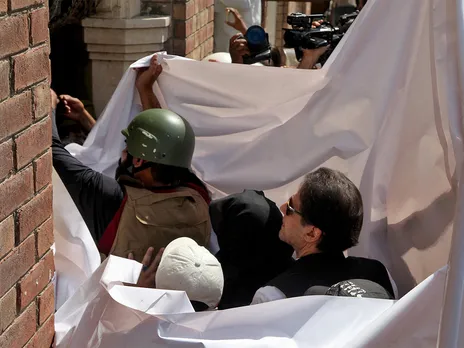 Imran Khan and Bushra Bibi seek early hearing in Islamabad High Court over Al-Qadir Trust conviction (Source: Reuters)