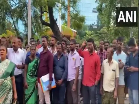 Thoothukudi Corporation sanitation workers stage a protest, (Photo/ANI)