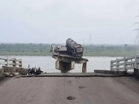 Gambhira bridge collapses in Padra (Photo/ANI)