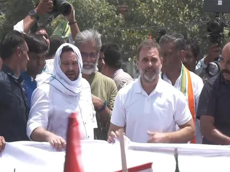 Rahul Gandhi, Tejashwi Yadav join ‘Bihar Bandh’ protest in Patna (Photo/ANI)