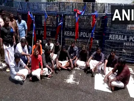Student Unions protest at Kerala University (Photo/ANI)