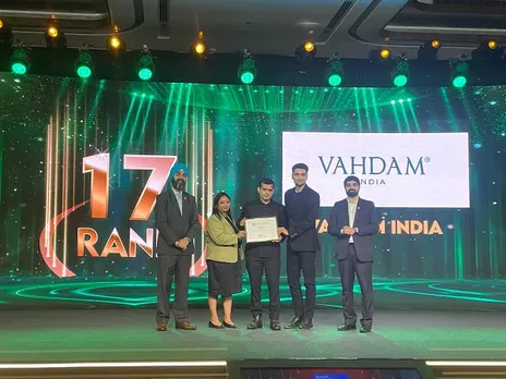 Kalpesh Tiwari, Chief Human Resource Officer, receiving India’s Great Mid-size Workplaces 2025 Certification on behalf of VAHDAM® India