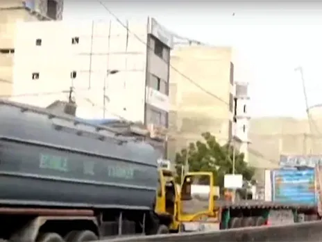 Vehicles are stuck in a traffic jam after residents of Punjab Colony stage a protest against prolonged power cuts on July 12, 2025 (Source: Geo News)