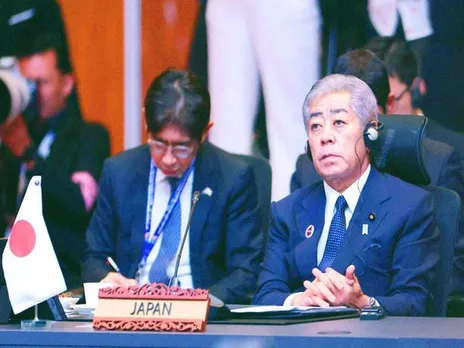 Japanese Minister of Foreign Affairs Takeshi Iwaya, right, attends the 15th East Asia Summit Foreign Ministers’ Meeting in Kuala Lumpur on Friday (Photo/Reuters)